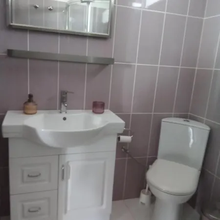 With 1 Bedroom In The Wonderful Place - Amare